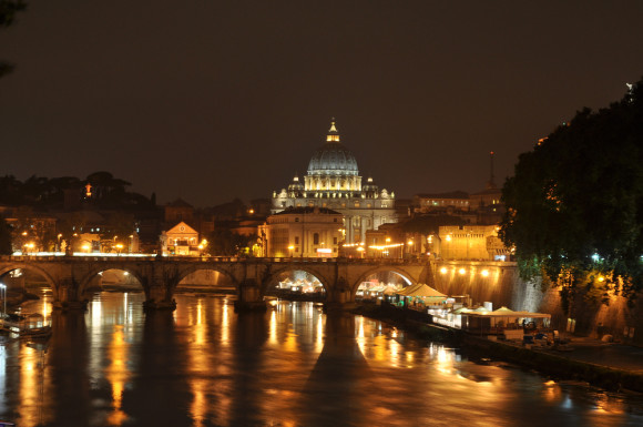 Rome sightseeing and visit the river tevere tiber river
