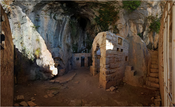 Insel Brac Kroatien Murvica Zmajeva špilja Höhle des Drachen