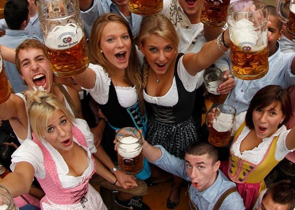 Oktoberfest öl part flickor scheman riktningar München guide