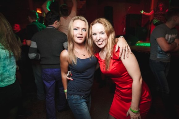 Nightlife San Petersburg Mollie's Pub Russian girls