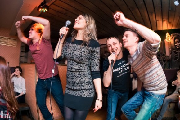 Noite St. Petersburg veneno Rock'n'Roll Karaoke