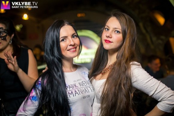 Meninas de San Petersburgo vida nocturna Metro clube