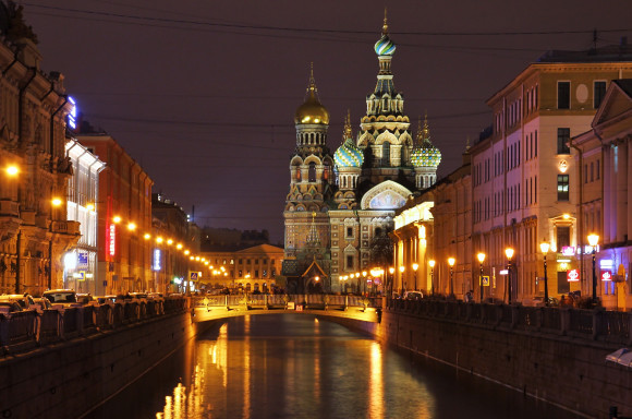 Nattliv San Petersburg genom natten