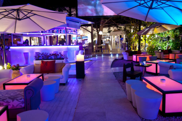 With Km5 Ibiza nightlife Lounge
