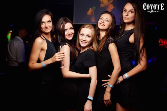 Minsk nightlife Coyote Bar girls