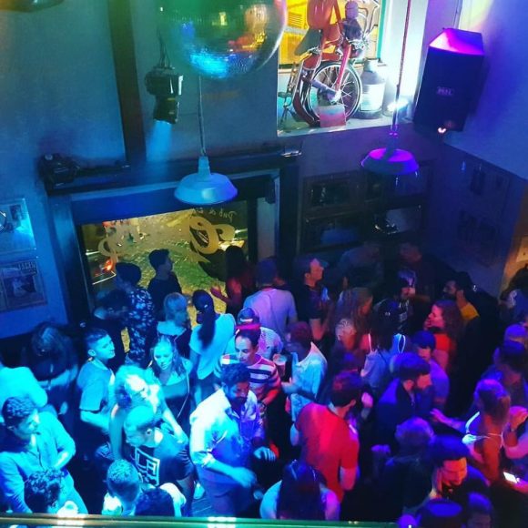 Lisbon nightlife Cheers Pub & Disc