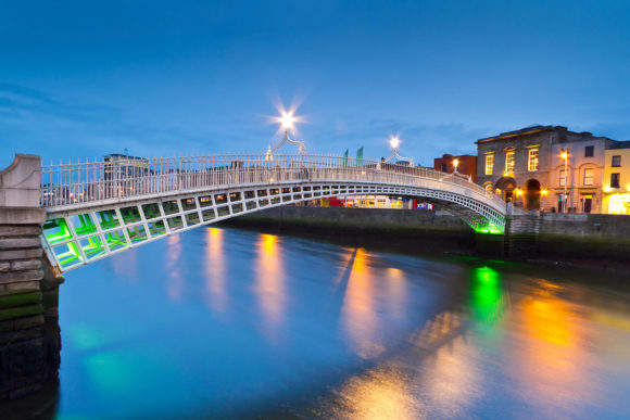 am besten 25 Dinge zu tun und in Dublin Ha'penny Bridge zu sehen