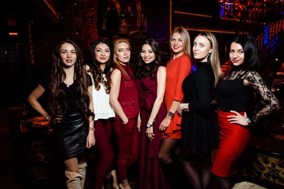 Nattliv Buddha Bar Moskva ryska flickor