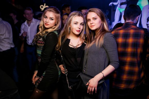 meninas vida noturna de Moscou Lookin Quartos