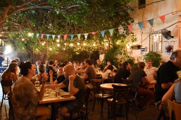 Nattliv Tel Aviv Bike Bar och livsmedel