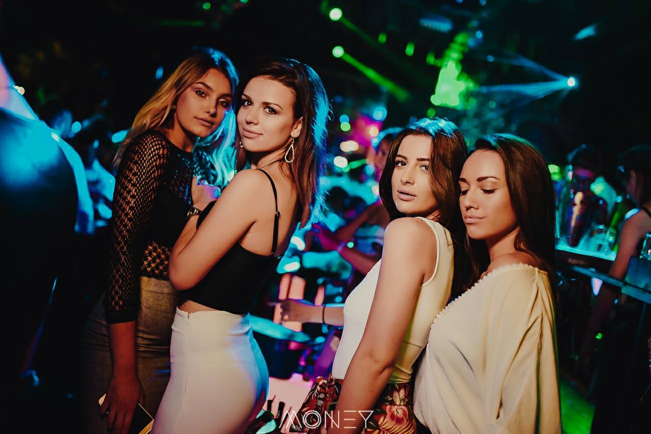 Деньги клуб это место, чтобы встретить красивых девушек в Белграде. девушки...