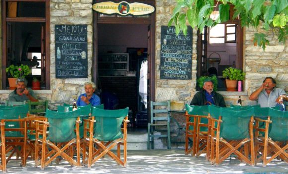 Noite Naxos Platanos Cafe