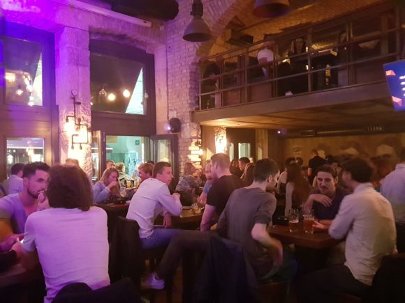 Vida noturna Sarajevo Tesla Pub