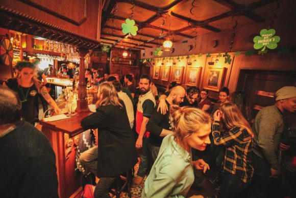 Vita natlig Reykjavik The Irishman Pub