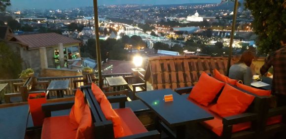 Vida noturna em Tbilisi 144 Stairs Cafè