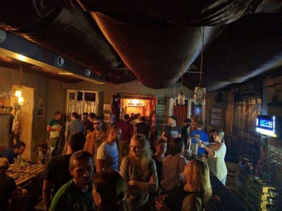 Vida noturna Tbilisi Dive Bar