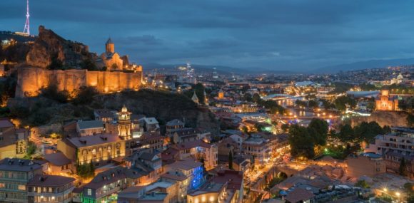 Vida noturna de Tbilisi à noite