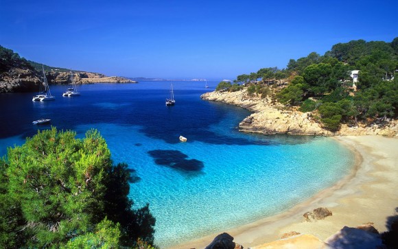 ifjúsági célpontok 2015 nyár Ibiza diszkók és csodálatos strandok