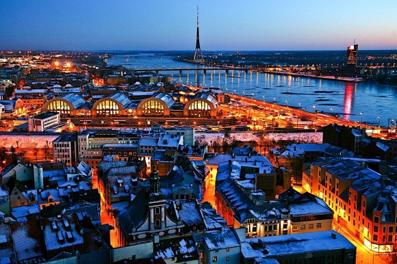vida nocturna Riga Letonia noche