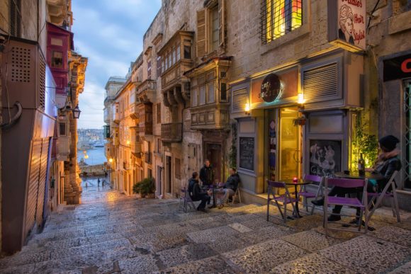 Vida Noturna Malta Cafe Society Valletta
