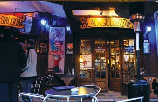 nattliv Malta Black Gold Saloon Sliema
