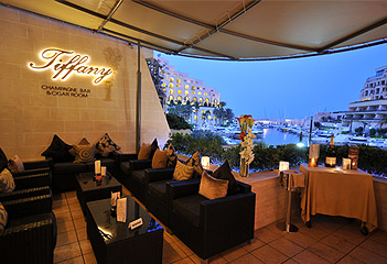 natteliv Malta Tiffany Champagne og Cigar Room St Julians Paceville