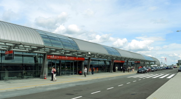 Warsaw Modlin airport links central Warsaw
