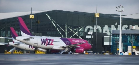 How to get to Gdansk Gdansk Lech Walesa airport connections Gdansk center Wizzair