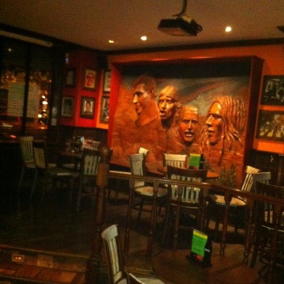 nattliv Zaragoza Cafe TNT Rock