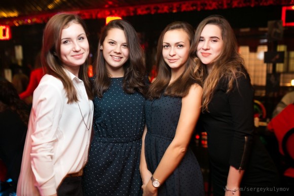 Vida nocturna San Petersburgo chicas Cafe Gloss