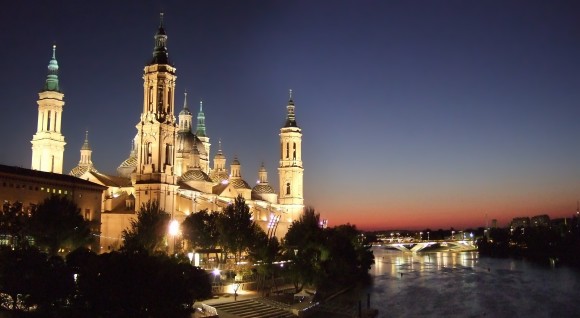 nachtleven van Zaragoza bij nacht