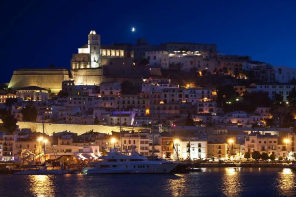 vita notturna Ibiza Dalt Vila by night