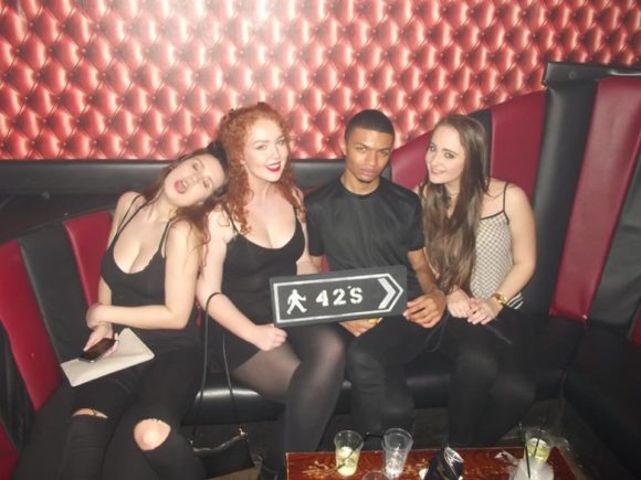 vida nocturna club de la calle 42 de Manchester