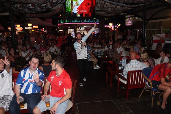 La vita notturna di Sunny Beach Jack’s Restaurant and Bar