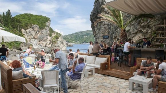 natteliv Corfu La Grotta Bar
