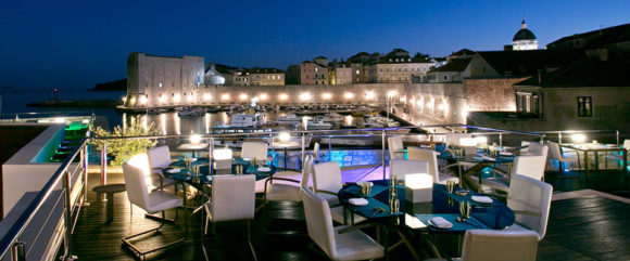 Natteliv Dubrovnik restaurant 360 udsigt over havnen