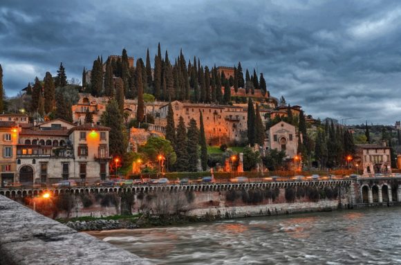 A 10 legjobb látnivaló és látnivaló Verona Castel San Pietro-ban