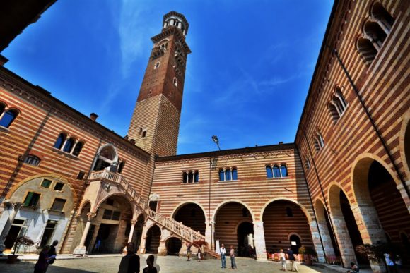 As 10 melhores coisas para ver e fazer em Verona Torre dei Lamberti