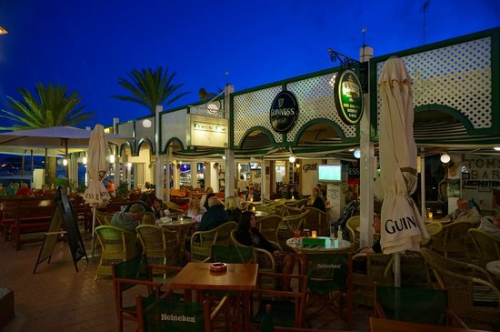 Vita notturna Minorca Tom’s Bar Cala’n Bosch