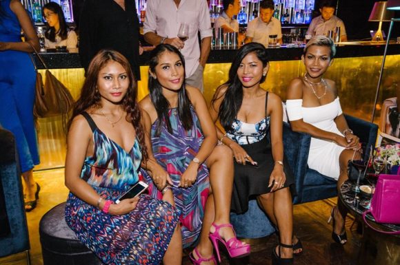 Vita notturna Bali EnVie Lounge Seminyak ragazze indonesiane