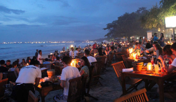 Bali natteliv Jimbaran restauranter