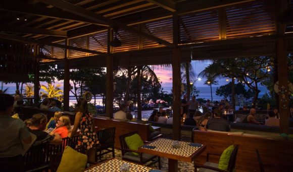 Vida nocturna de Bali SKAI Beach Club Legian