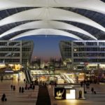 Hoe naar het stadscentrum van Stuttgart te komen met vervoersverbindingen naar de luchthaven