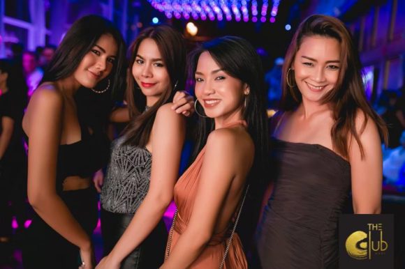 Vida nocturna Bangkok The Club en KOI girls