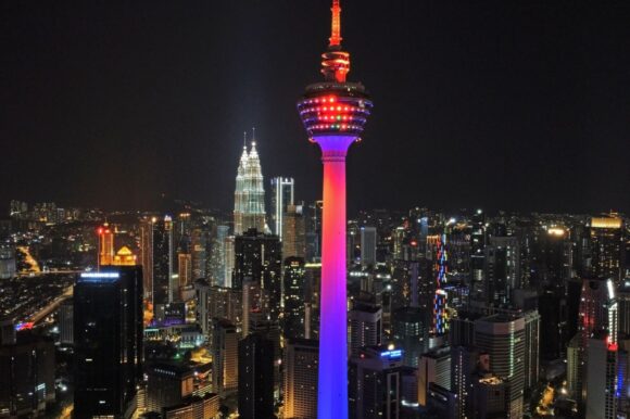 Życie nocne w Kuala Lumpur KL Tower