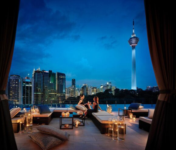Nocne życie Kuala Lumpur Man Tao Bar na dachu