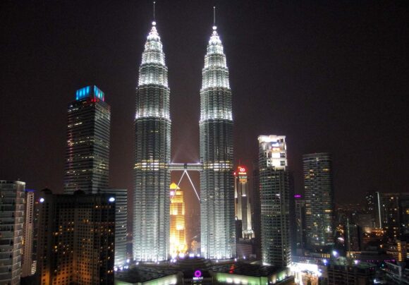 Vita notturna Kuala Lumpur Petronas Towers