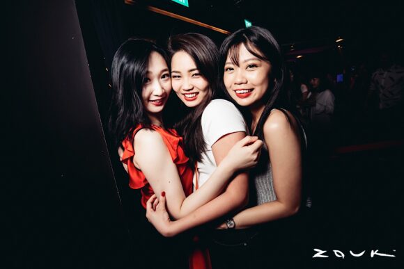 Vita notturna Kuala Lumpur RedTail Bar ragazze