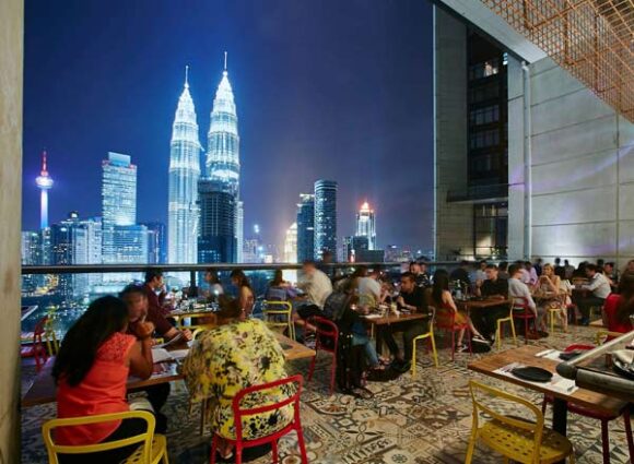 Vida nocturna Kuala Lumpur Troika Sky Dining