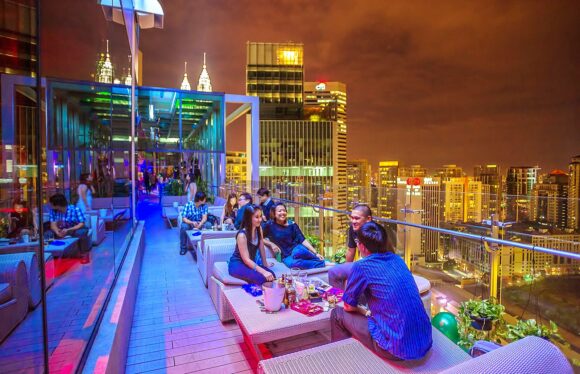 Éjszakai élet Kuala Lumpur tetőtéri bárjai
